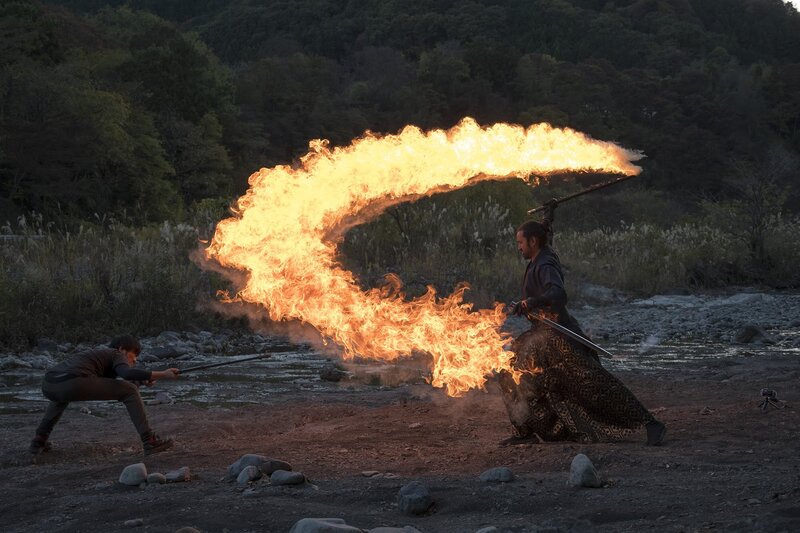 Fire Katana vs Yuta Camera Poi.jpg