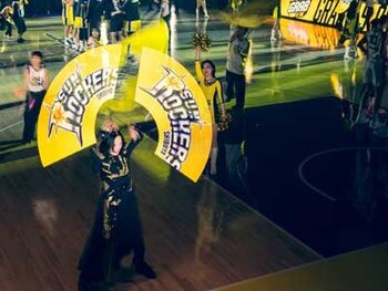 Opening Performance at Sunrockers Shibuya Home Game