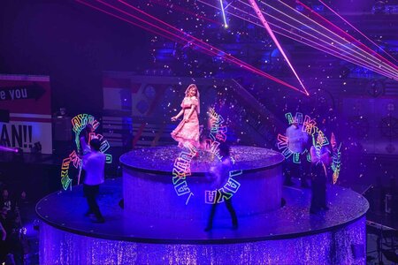 UCHIDA MAAYA New Year LIVE 2019 「take you take me BUDOKAN!!」でのビジュアルポイパフォーマンス